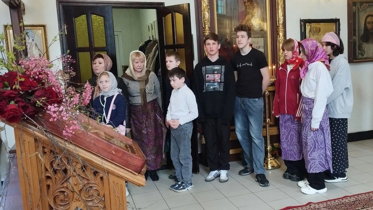 Дети из социально-реабилитационного центра помолились за праздничной Литургией. Северное благочиние Саратовской епархии