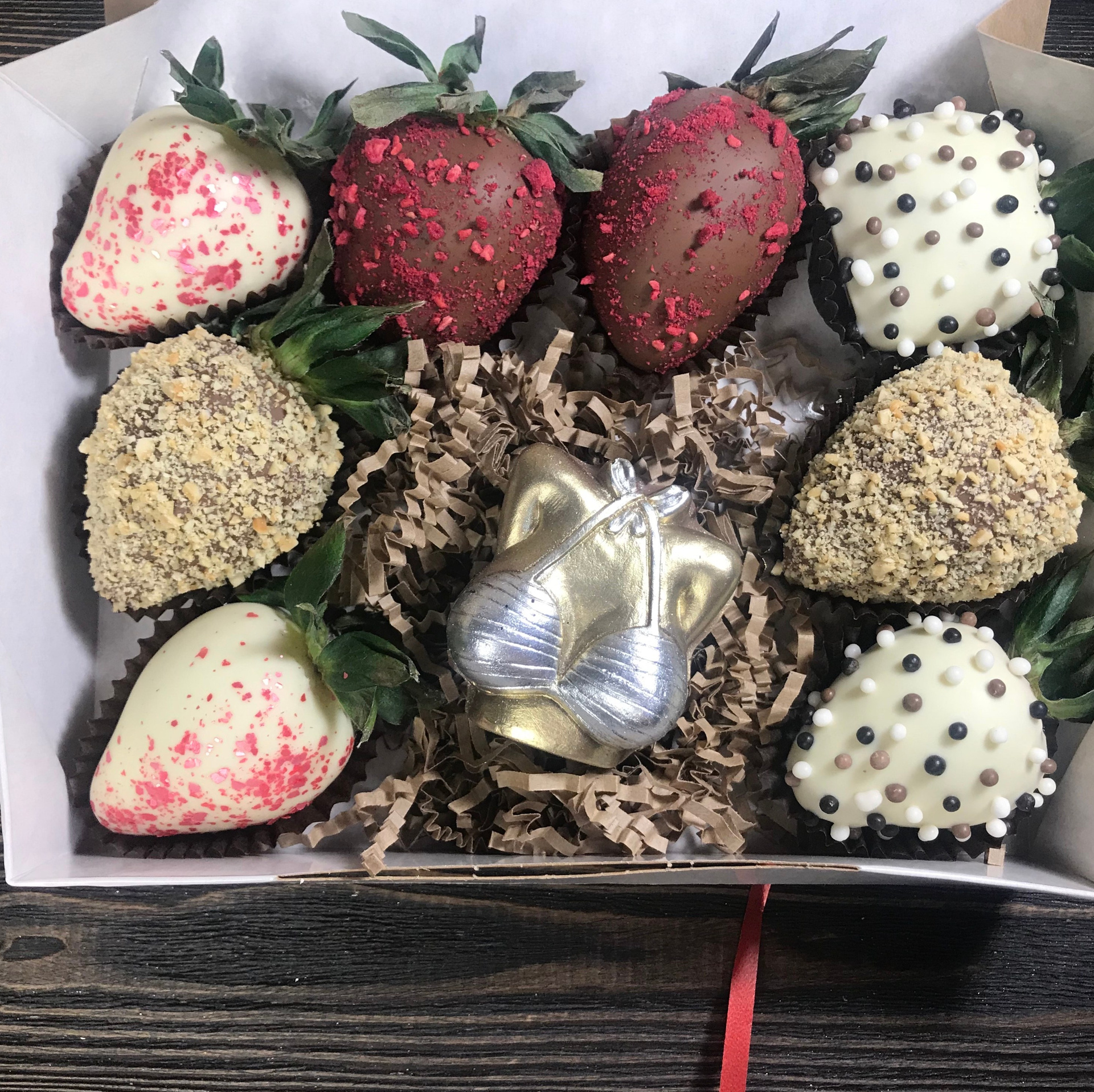 Наборы из клубники в шоколаде Сургут. Клубника в шоколаде в Сургуте