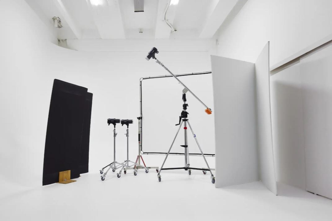 Контакты. Кирилл Гольцберг | фотограф для брендов одежды и бизнеса