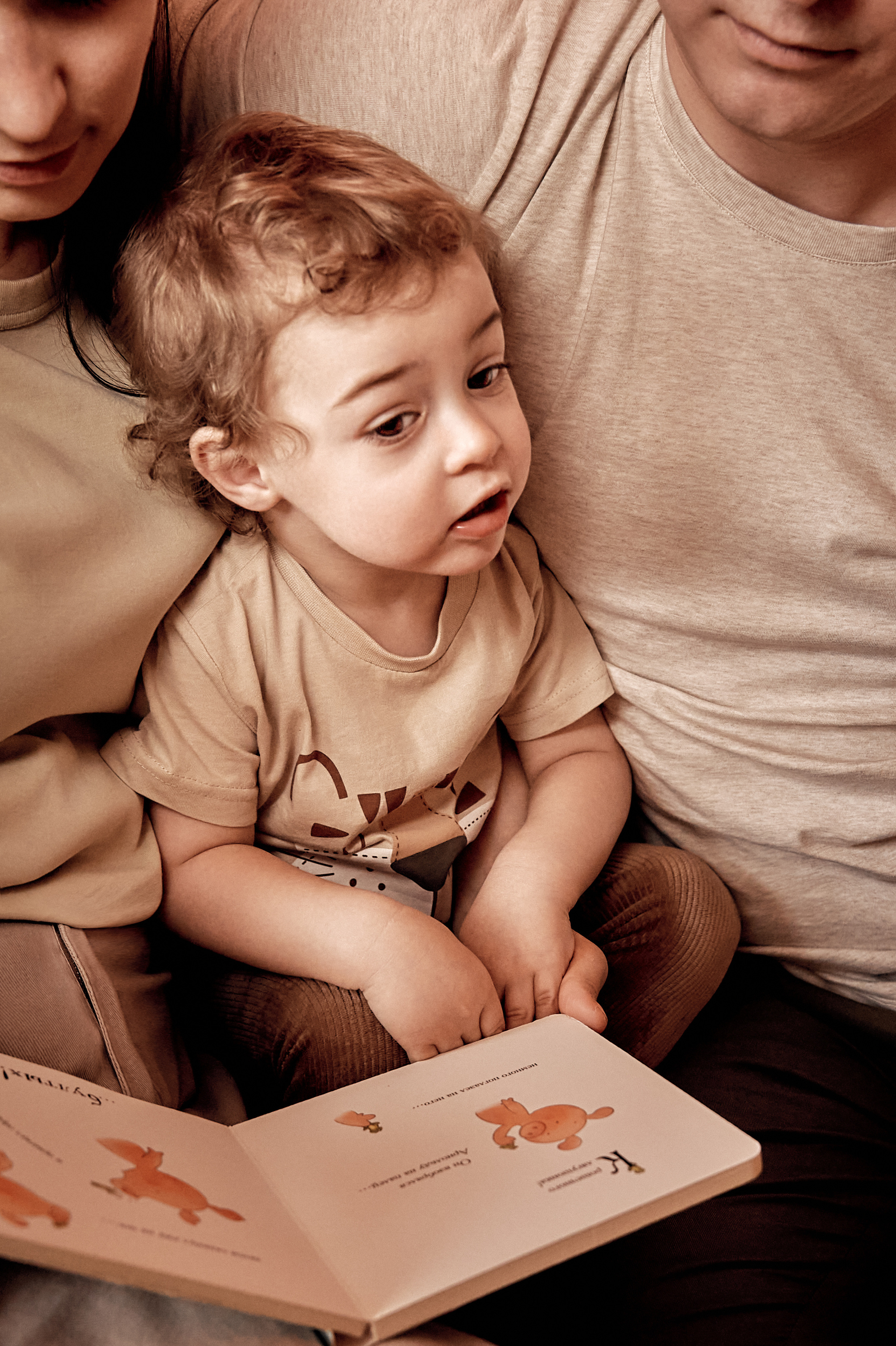 Портрет невесты с букетом дома