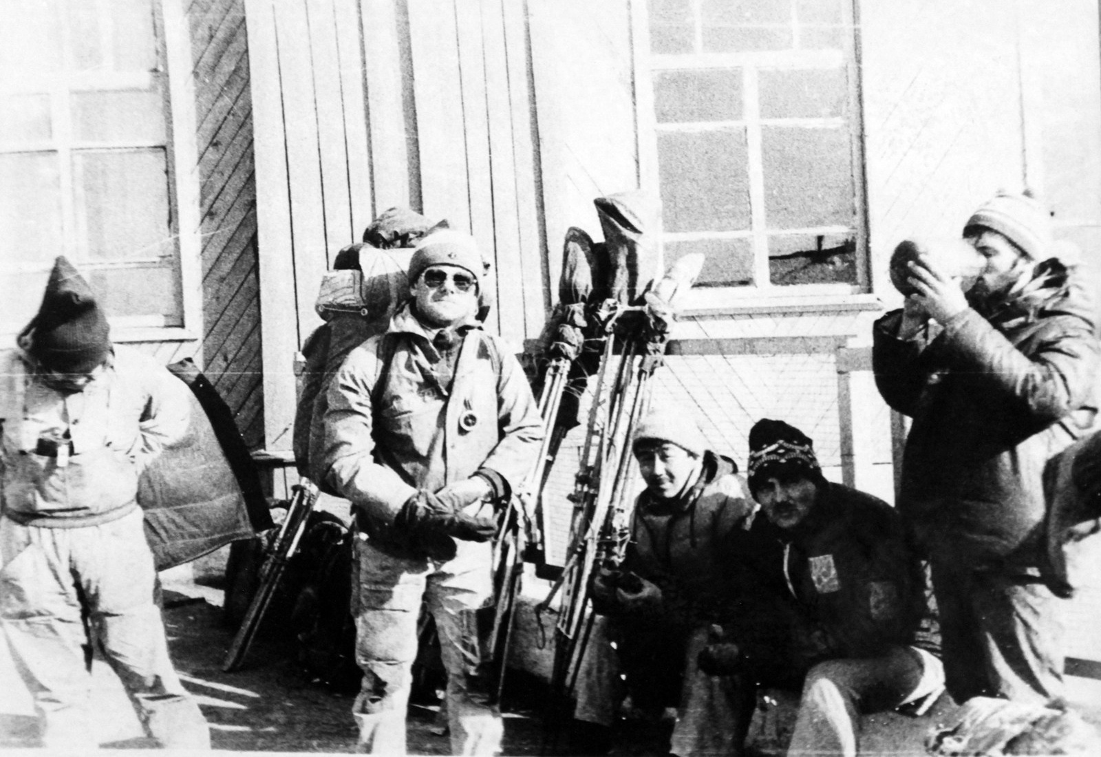 Люди идут по свету (1990). Фотограф Эдуард Алмадаков
