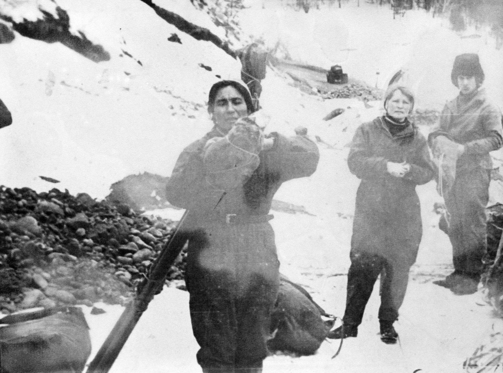 А мне б дороги далекие и маршруты нелегкие (1983). Фотограф Эдуард Алмадаков