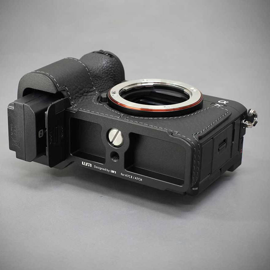 Итальянский кожаный чехол LIM'S для α7CR/α7C II. Фотограф — видеограф в Москве Дмитрий Менделеев