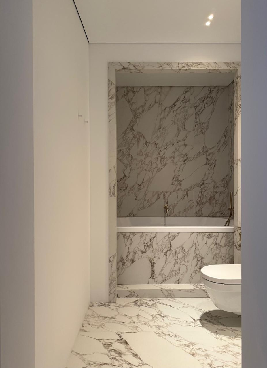 Квартал на Некрасова. Дизайн студия, занимаемся разработкой Дизайн проектов, реализацией проектов под ключ. Мы находимся в городе Екатеринбург. Зовут Рената