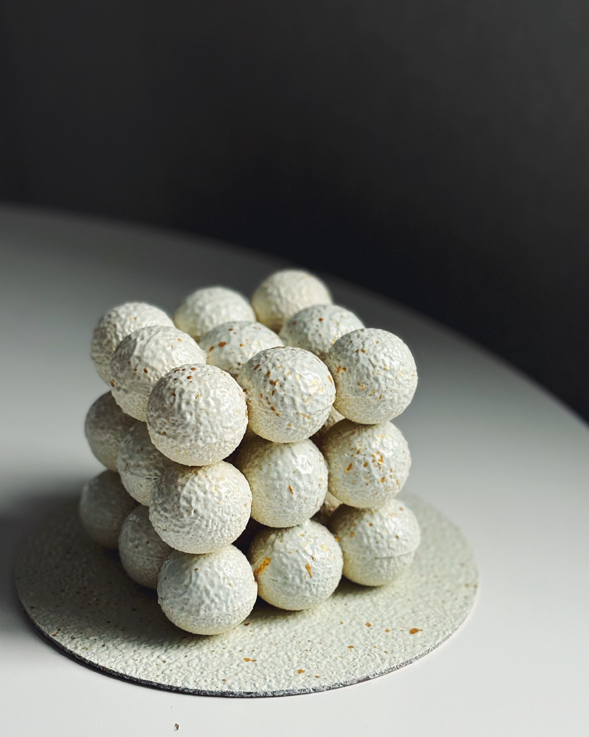 шоколадные полусферы, торт из шоколадных шаров