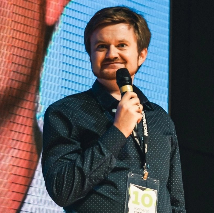 Кирилл Ситнов на сцене конкурса «Мастер Слова 2023».