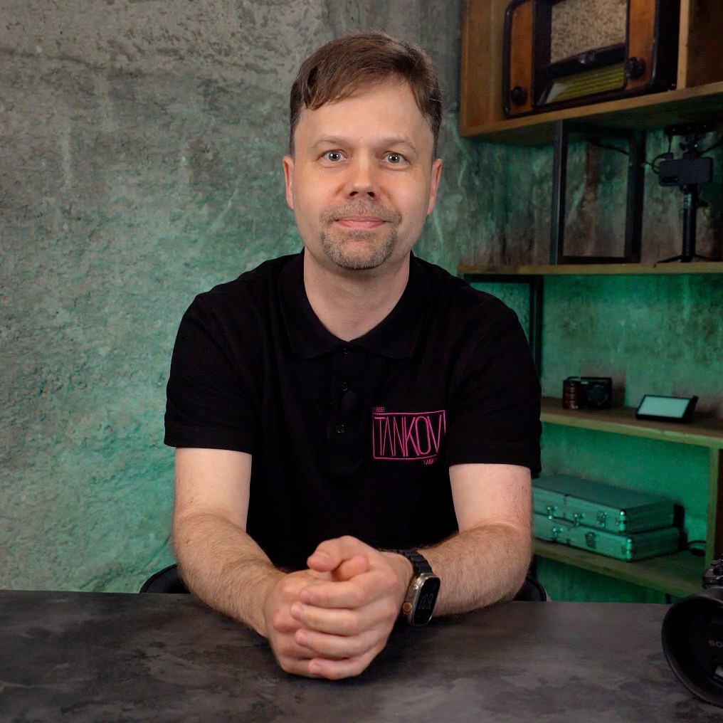 Автор курса Сергей Танков