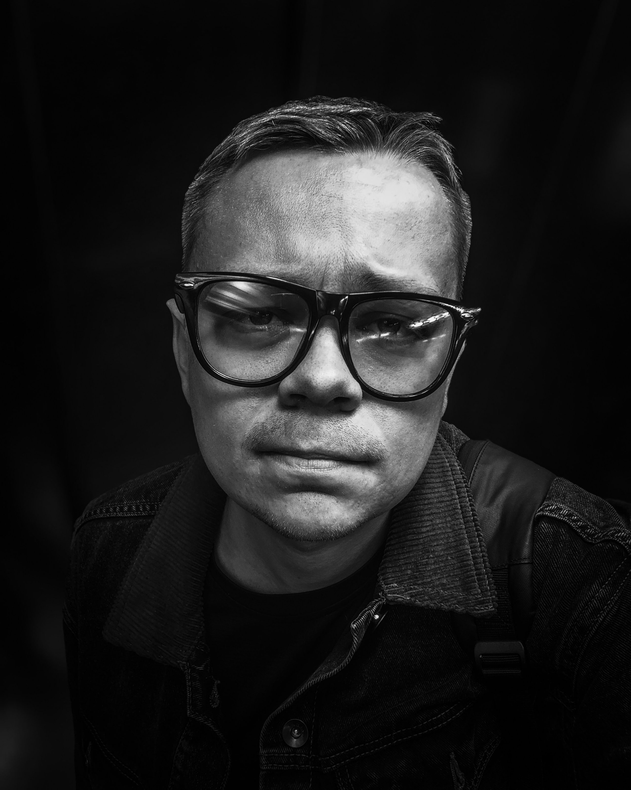 Контакты. Игорь Урывский. Фотограф Красноярск