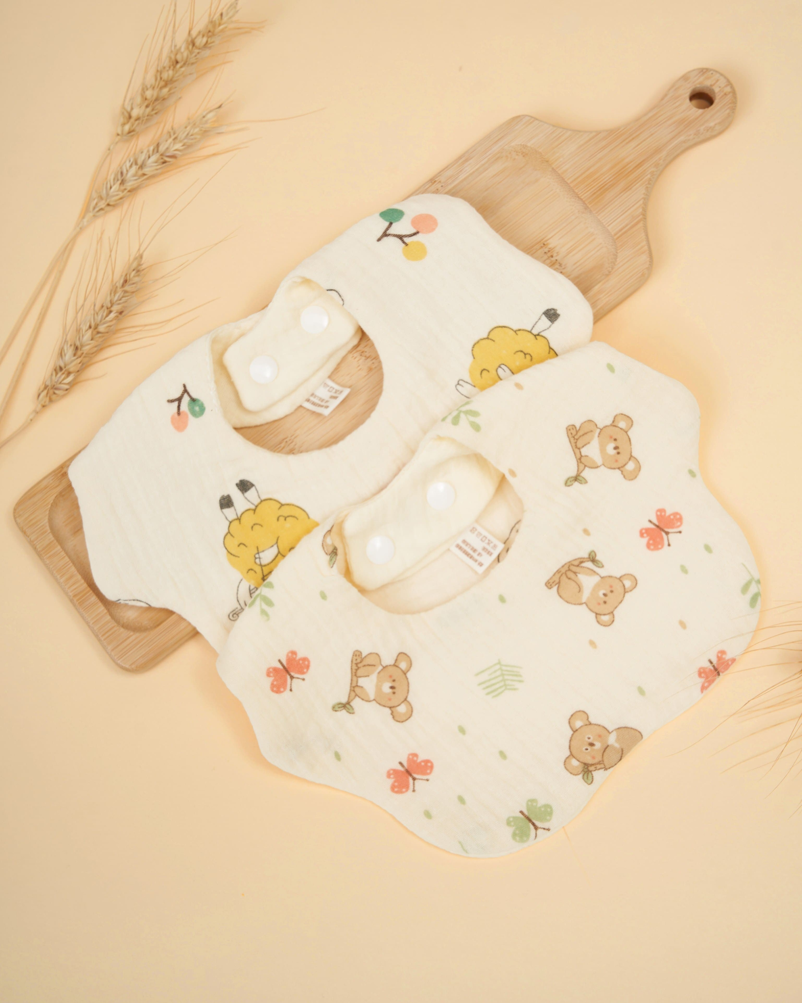 Предметная съемка детских товаров с использованием нежного освещения для подчеркивания деталей.