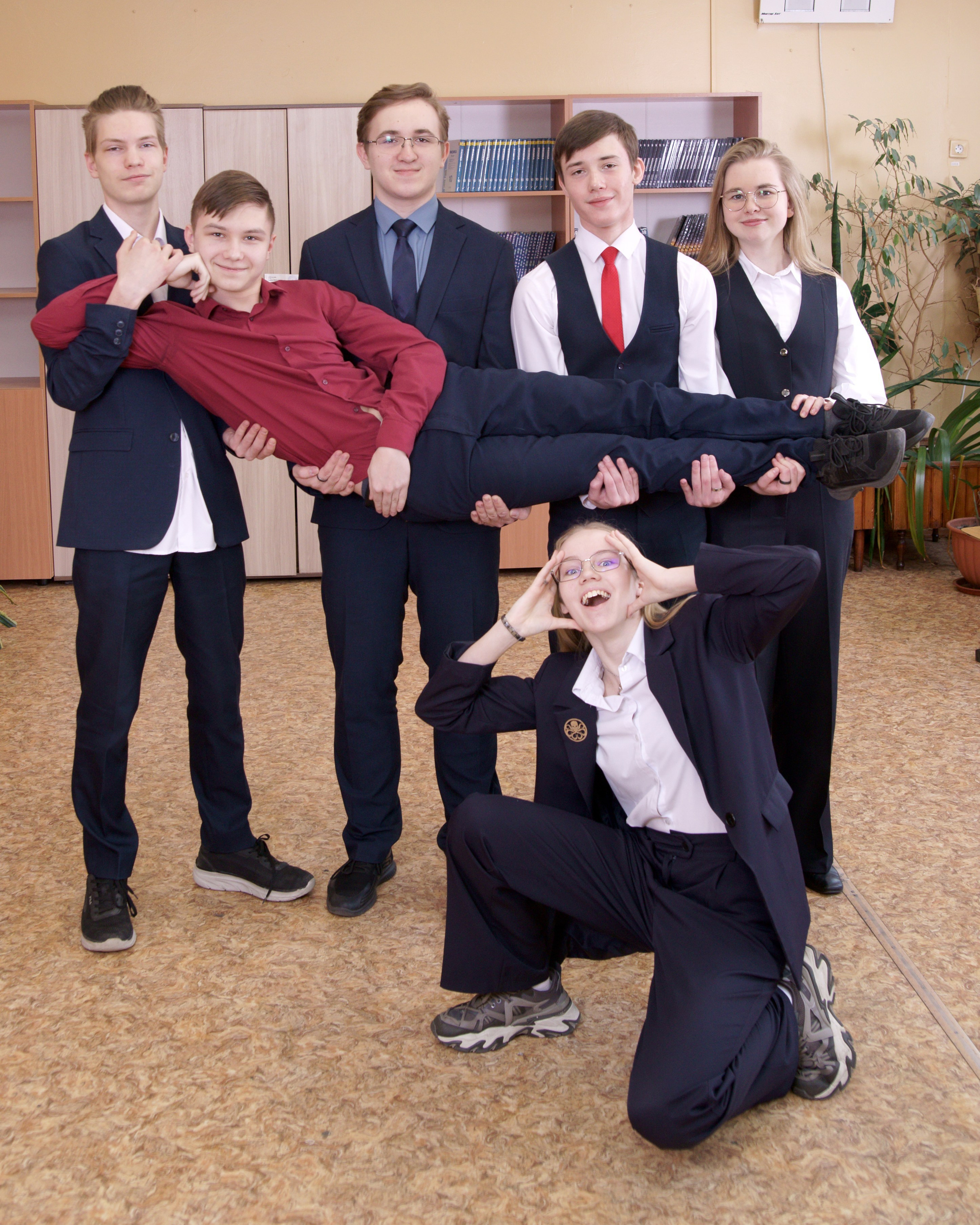 Выпускные альбомы для 9,11 класса в Иркутске — Цены