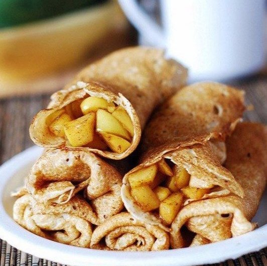 Блинчики с яблочком и корицей, заказать в Валенсии. Доставка.