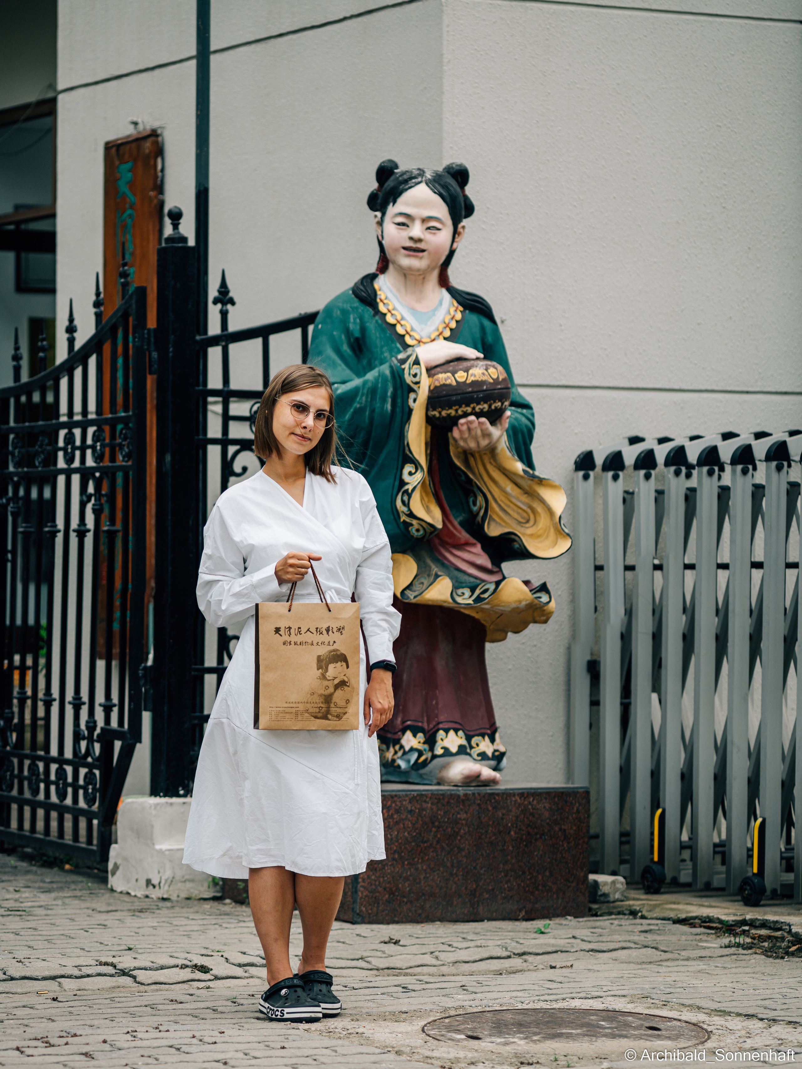 天津泥人张 Tianjin’s Nirenzhang (Tianjin Clay Figure). Photographer in Guangzhou, China. Archibald Sonnenhaft