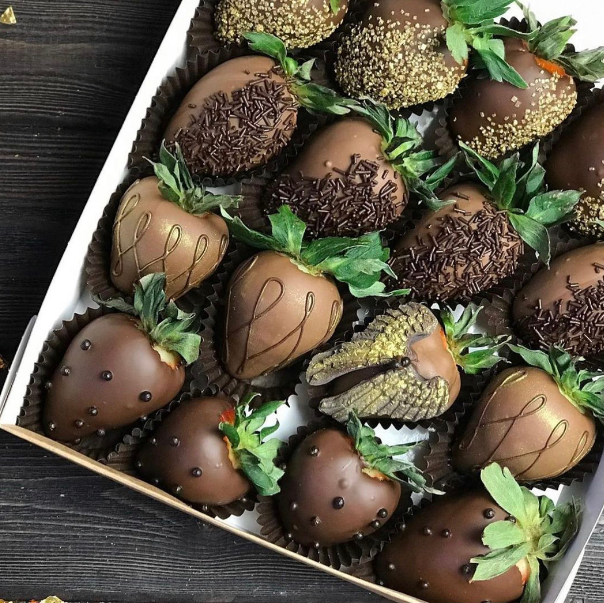 Наборы из клубники в шоколаде Сургут. Клубника в шоколаде в Сургуте