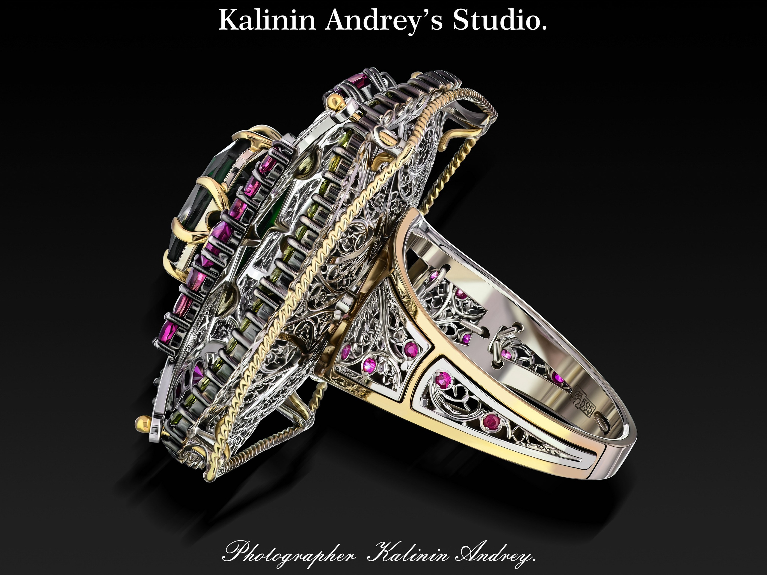 Эксперты отмечают невероятное совпадение мастера и автора.