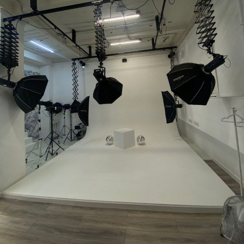 ПРИЗМА — фотостудия с оборудованием для фотосъемок в Екатеринбурге