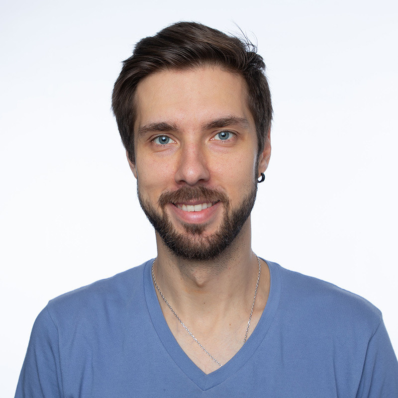 Контакты. Оператор Аркадий Соболев