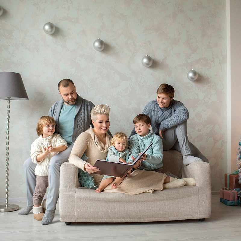 Съемка семьи дома