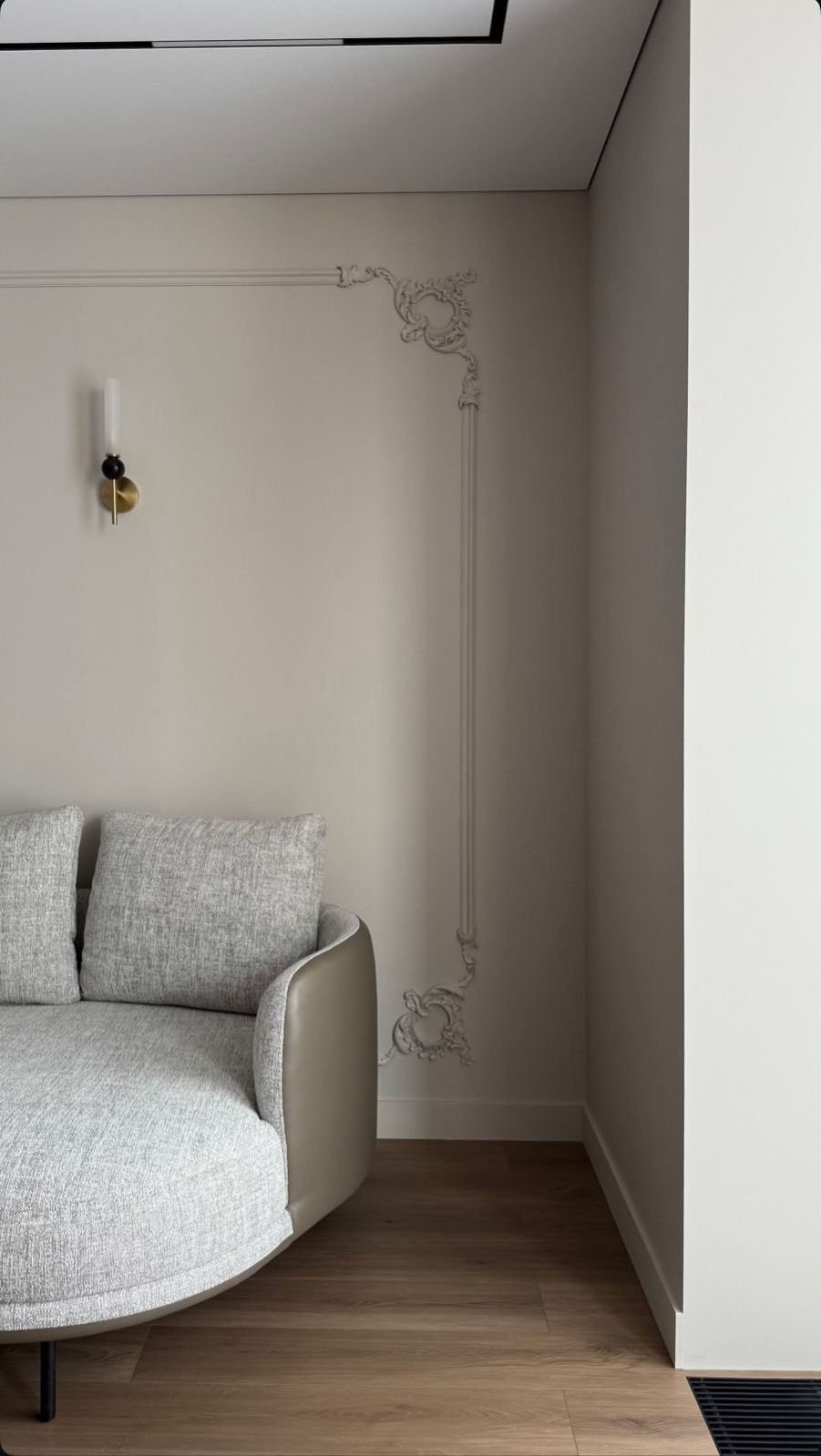 ЖК Коперник. Дизайн студия, занимаемся разработкой Дизайн проектов, реализацией проектов под ключ. Мы находимся в городе Екатеринбург. Зовут Рената