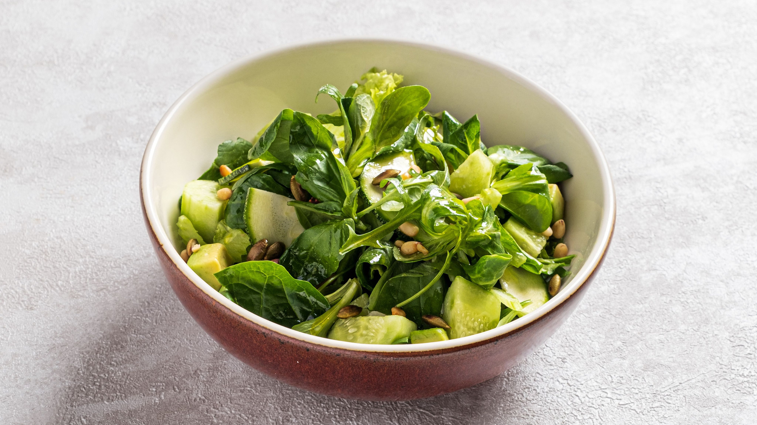 Зеленый салат с авокадо, цукини, киви и редисом. «Сово-Сова» продукция для омоложения, здоровья и долголетия