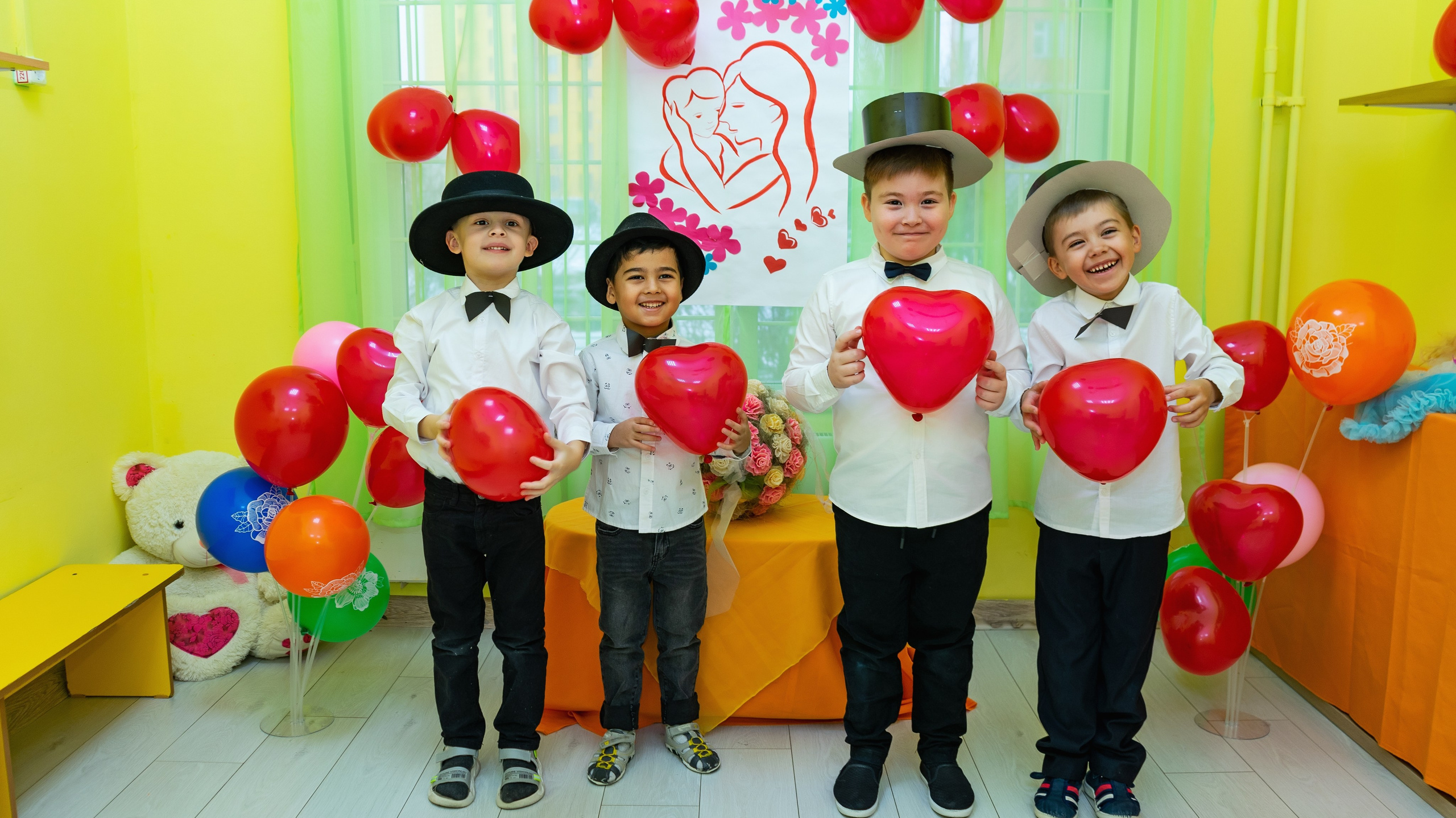 ГАЛЕРЕЯ фотографий для Детского сада. Фотограф и видеограф Москва. Свадебный фотограф, видеограф. Выпускные альбомы. Оживающие альбомы