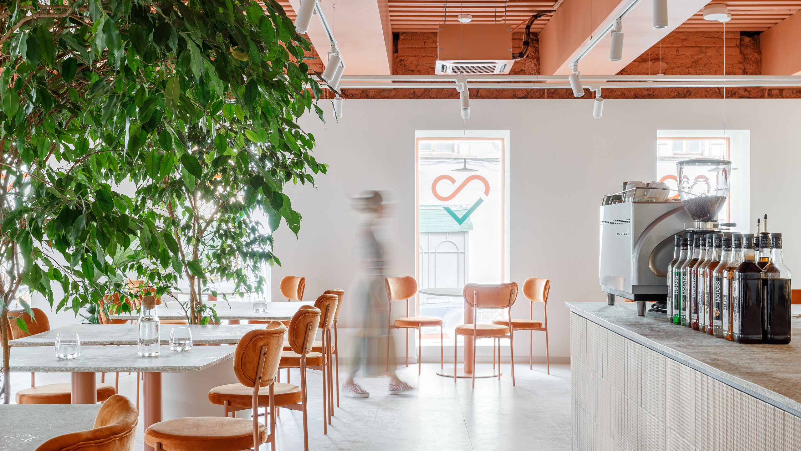 TYURIN+PARTNERS: Кафе «Люблю». Интерьерный фотограф Дима Птицын и стилист Дарья Копылова