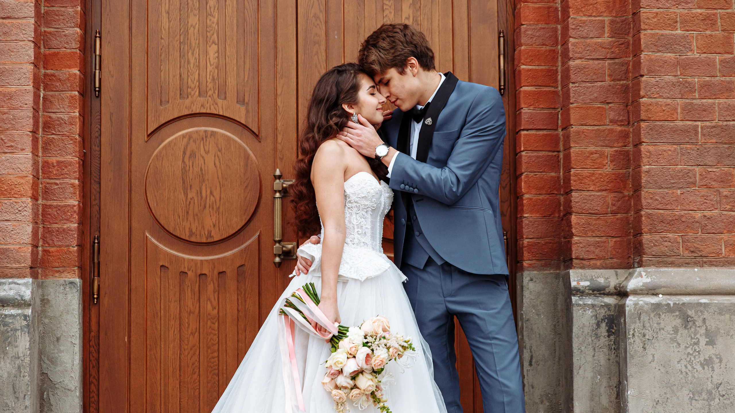 Свадебная фотосессия на территории речного яхт клуба Императорский г. Москва