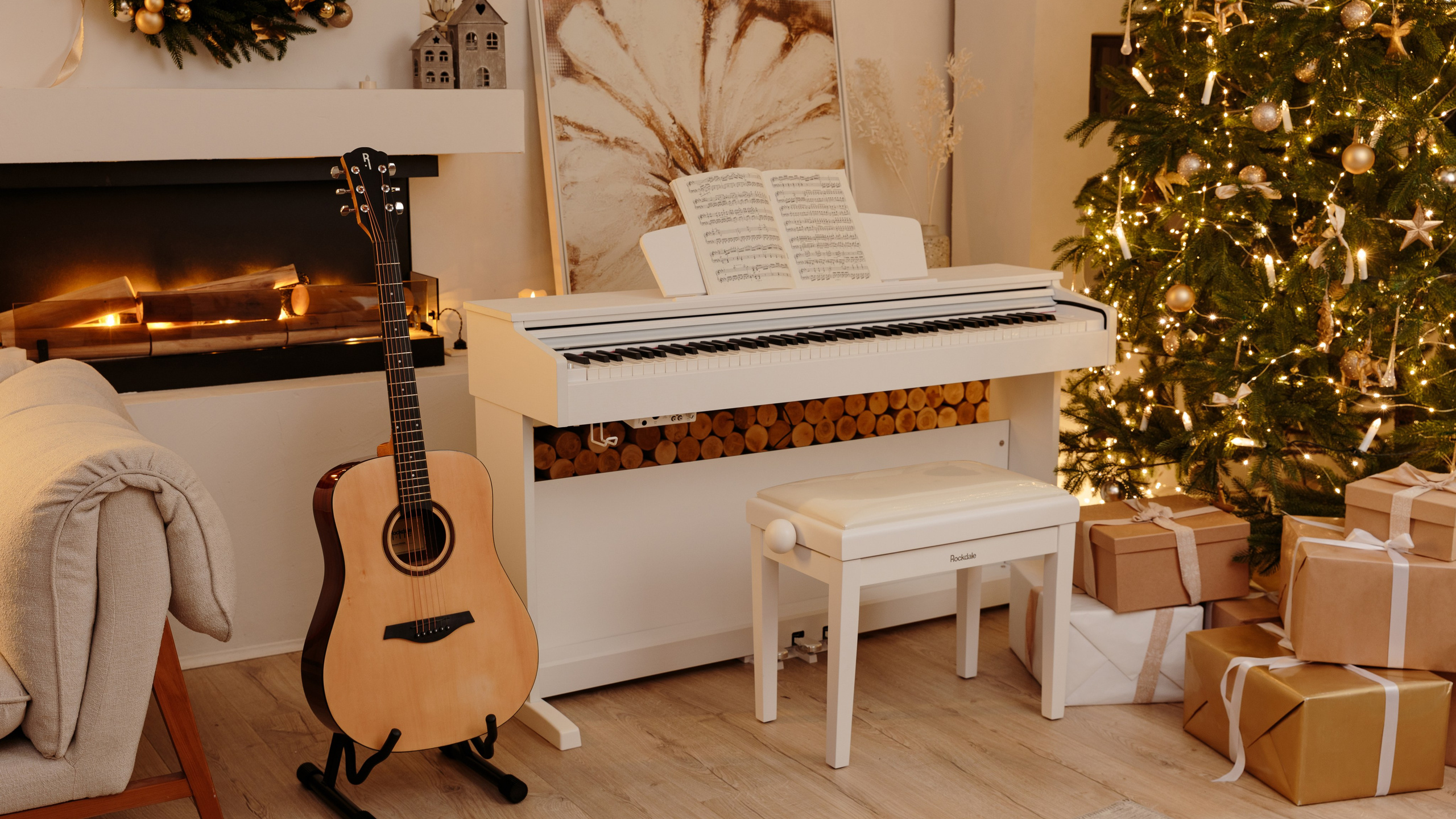 предметная фотосъемка музыкальных инструментов в интерьерной фотостудии