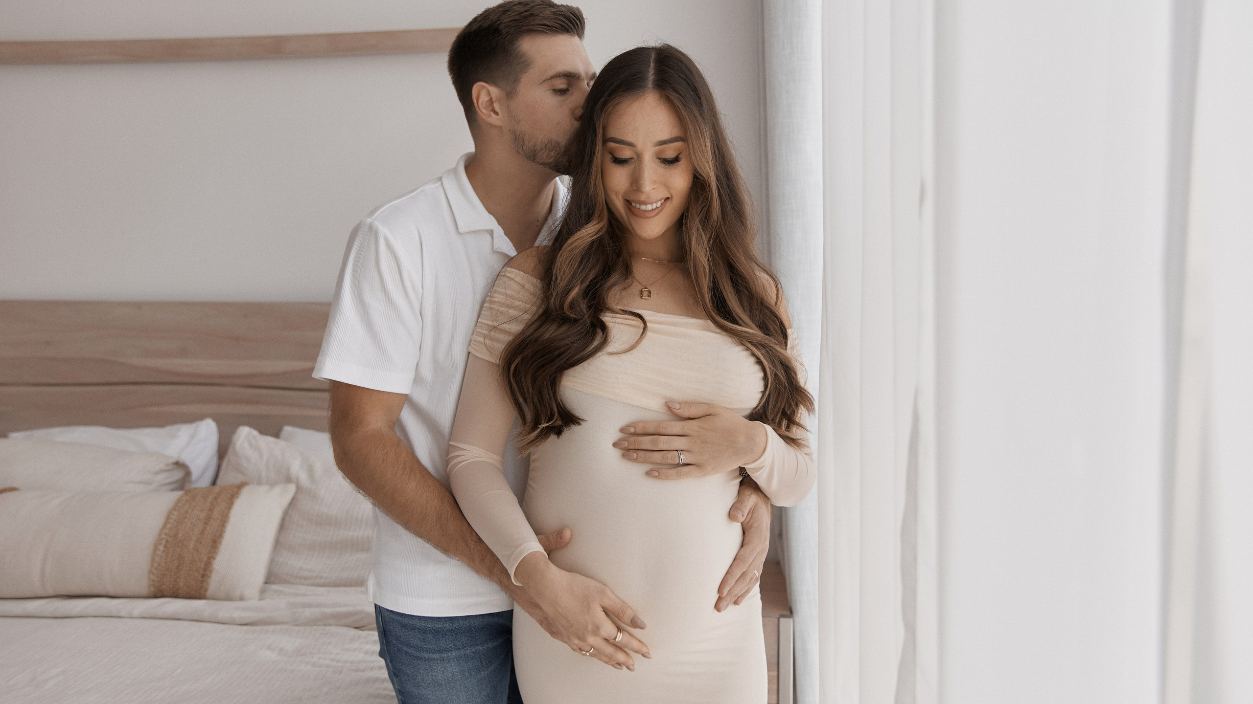 Top Maternity Photoshoot Locations in Dubai