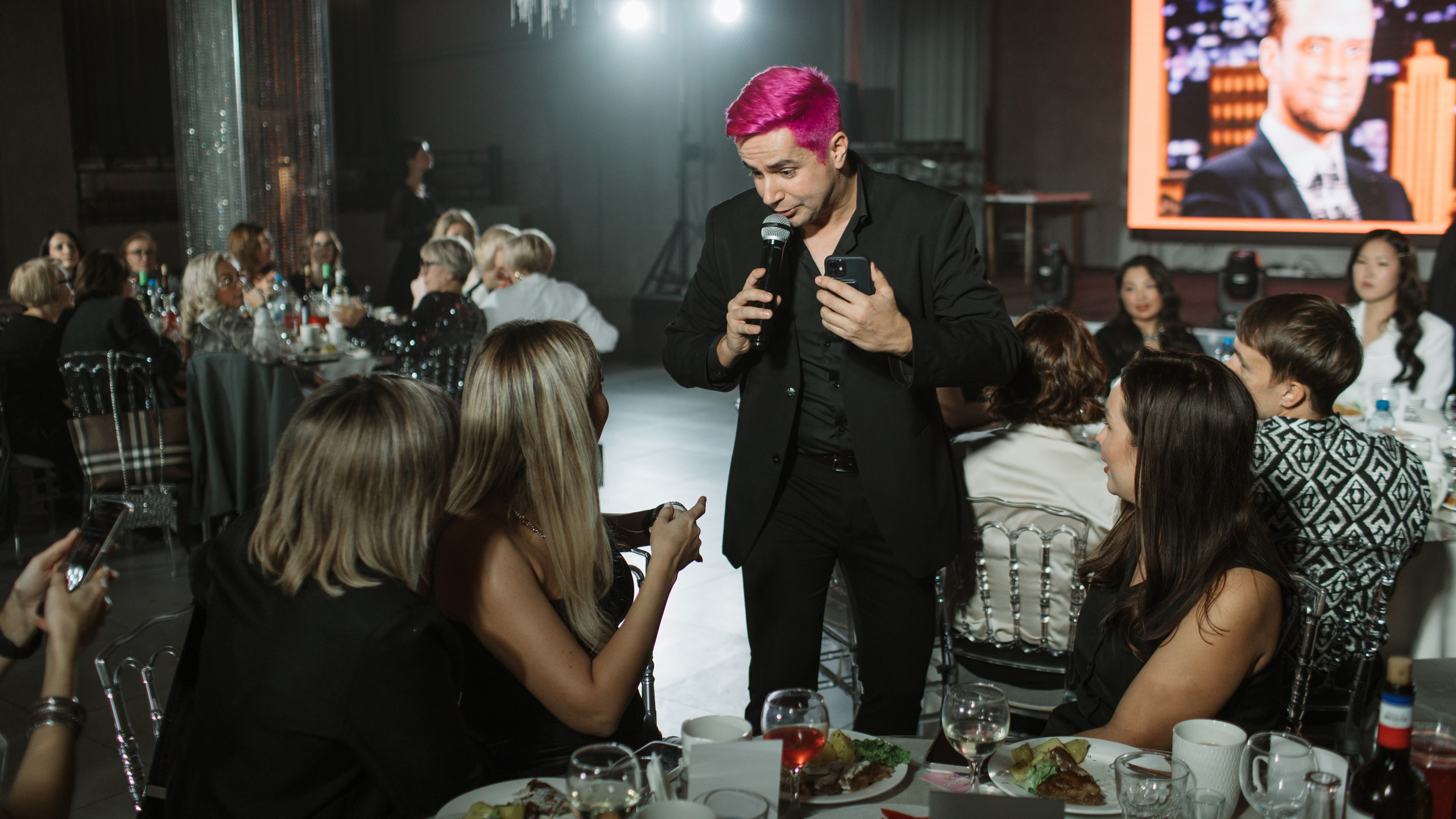 Ведущий мероприятий Владимир Петренко