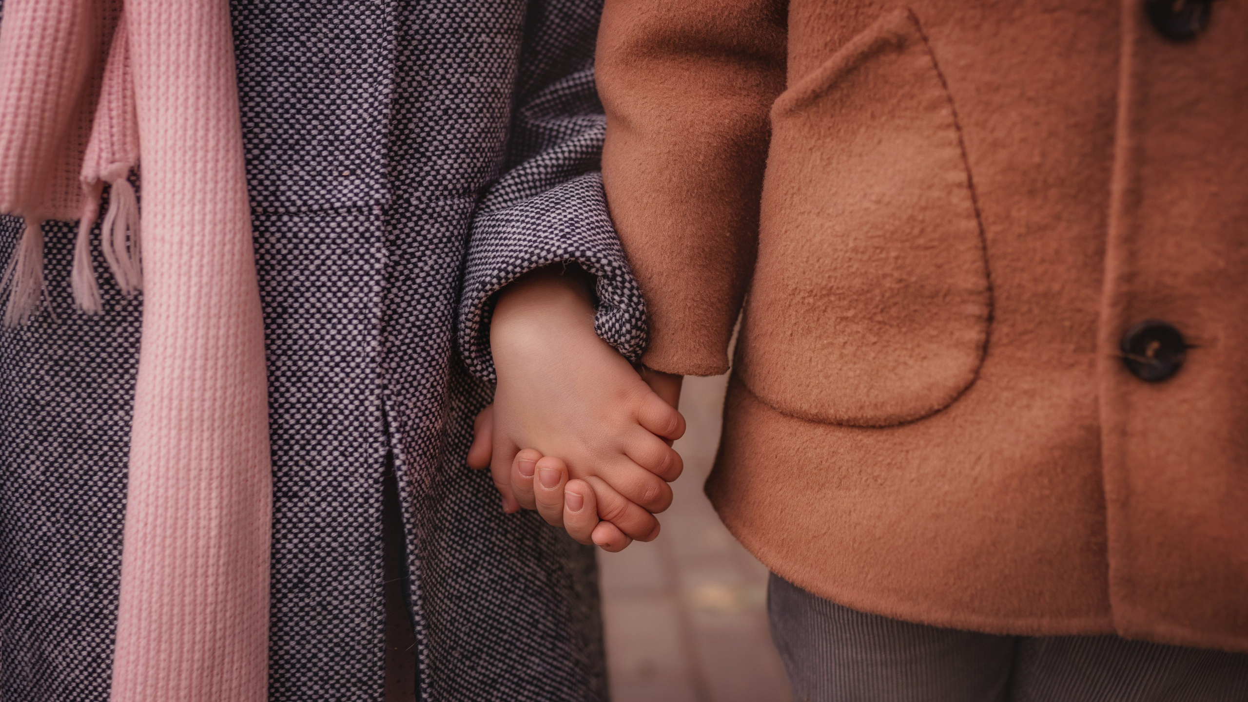 Чтобы вам было комфортно чувствовать себя перед камерой на семейной фотосессии,и всё прошло наилучшим образом прочтите эти ответы на часто задаваемые вопросы и полезные советы, которые я для вас приготовила. Они обязательно вам помогут!