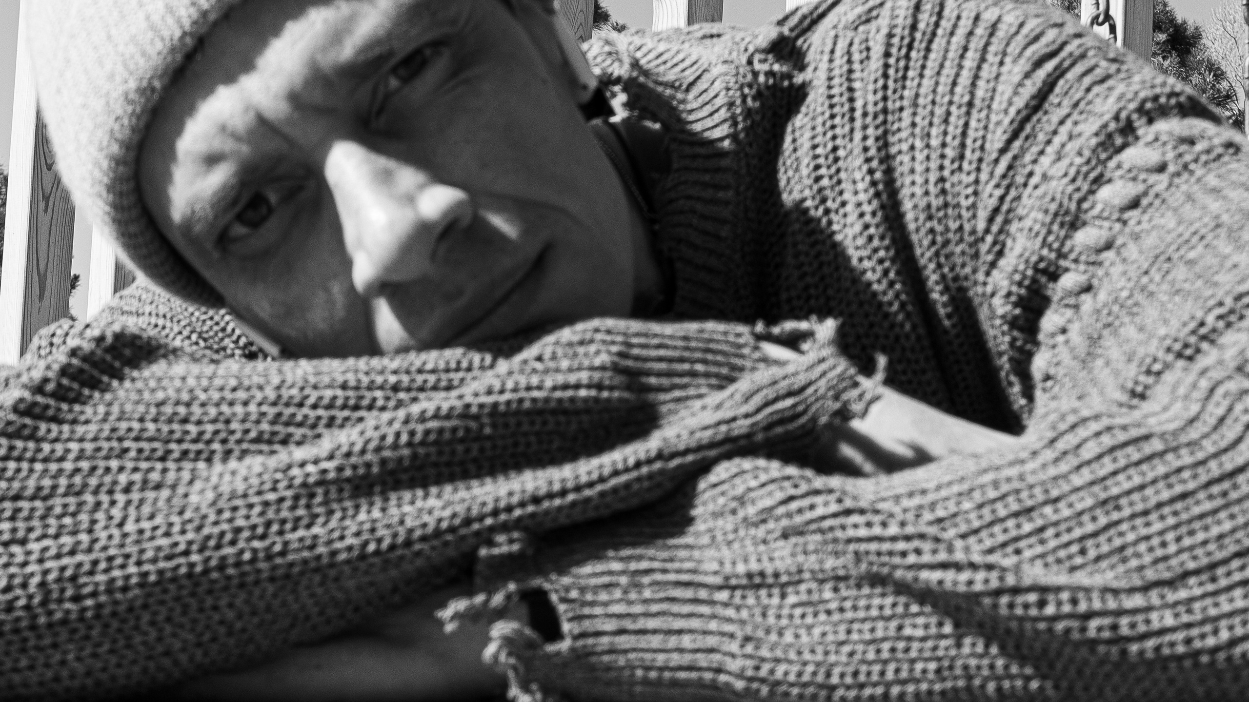 Весна. Прогулка во дворе офиса. Фотограф Евгений Серебряков в Екатеринбурге