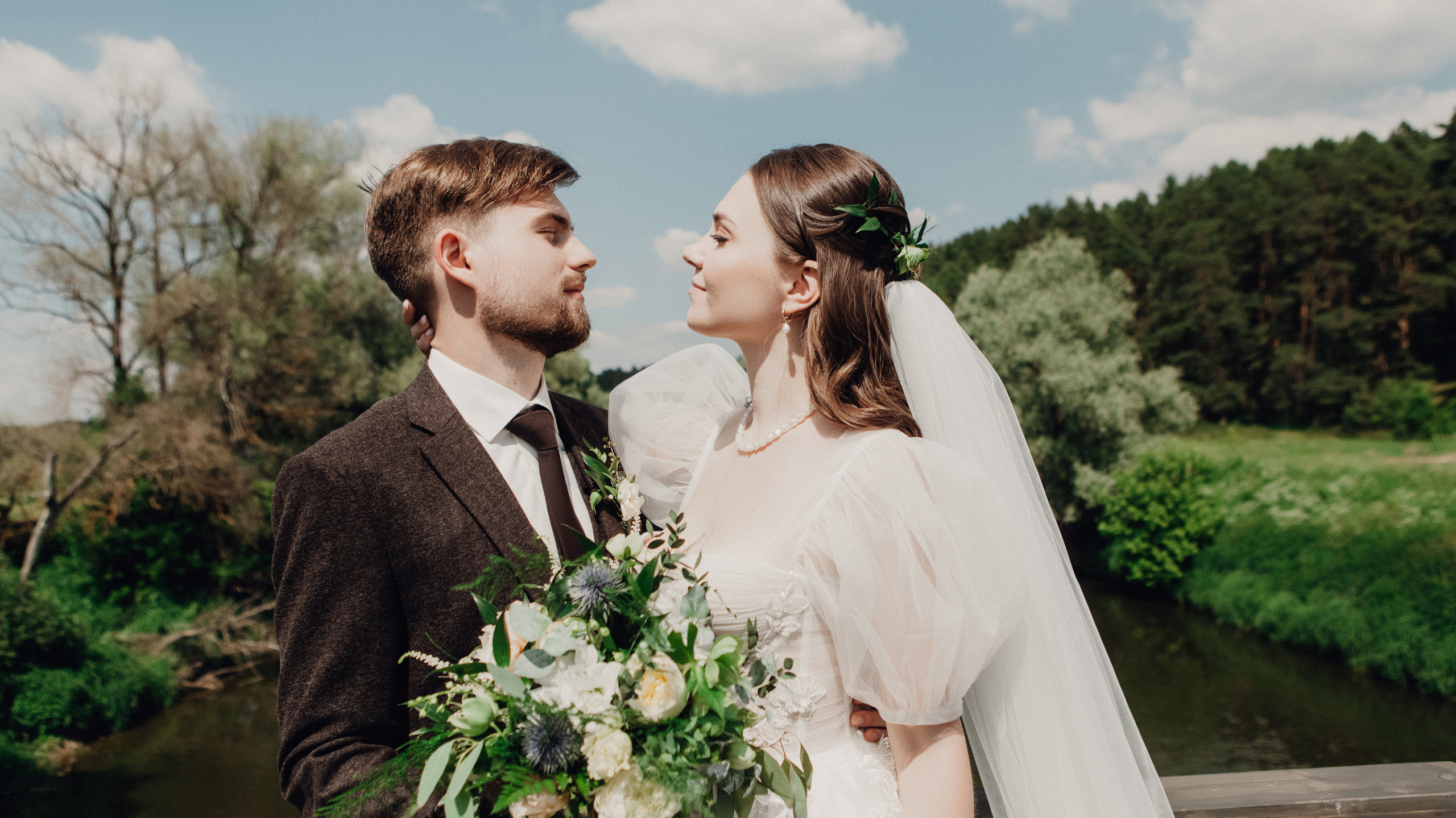 фотосессия на свадьбу на природе у реки