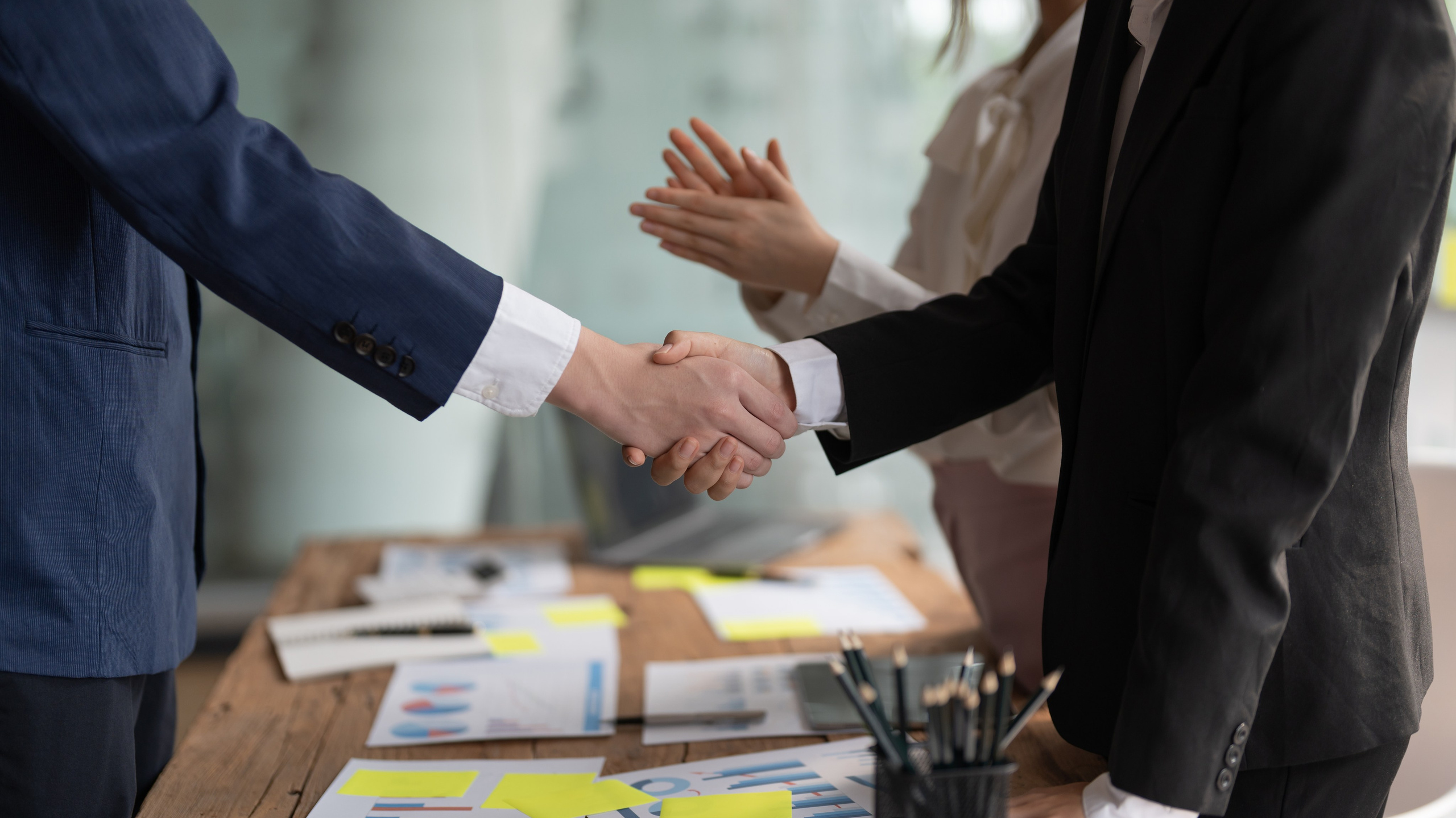 Юридические услуги в Омске — Ознакомление с юридической стороной проблемы Клиента. Юрист в Омске — Юридическая помощь в омске