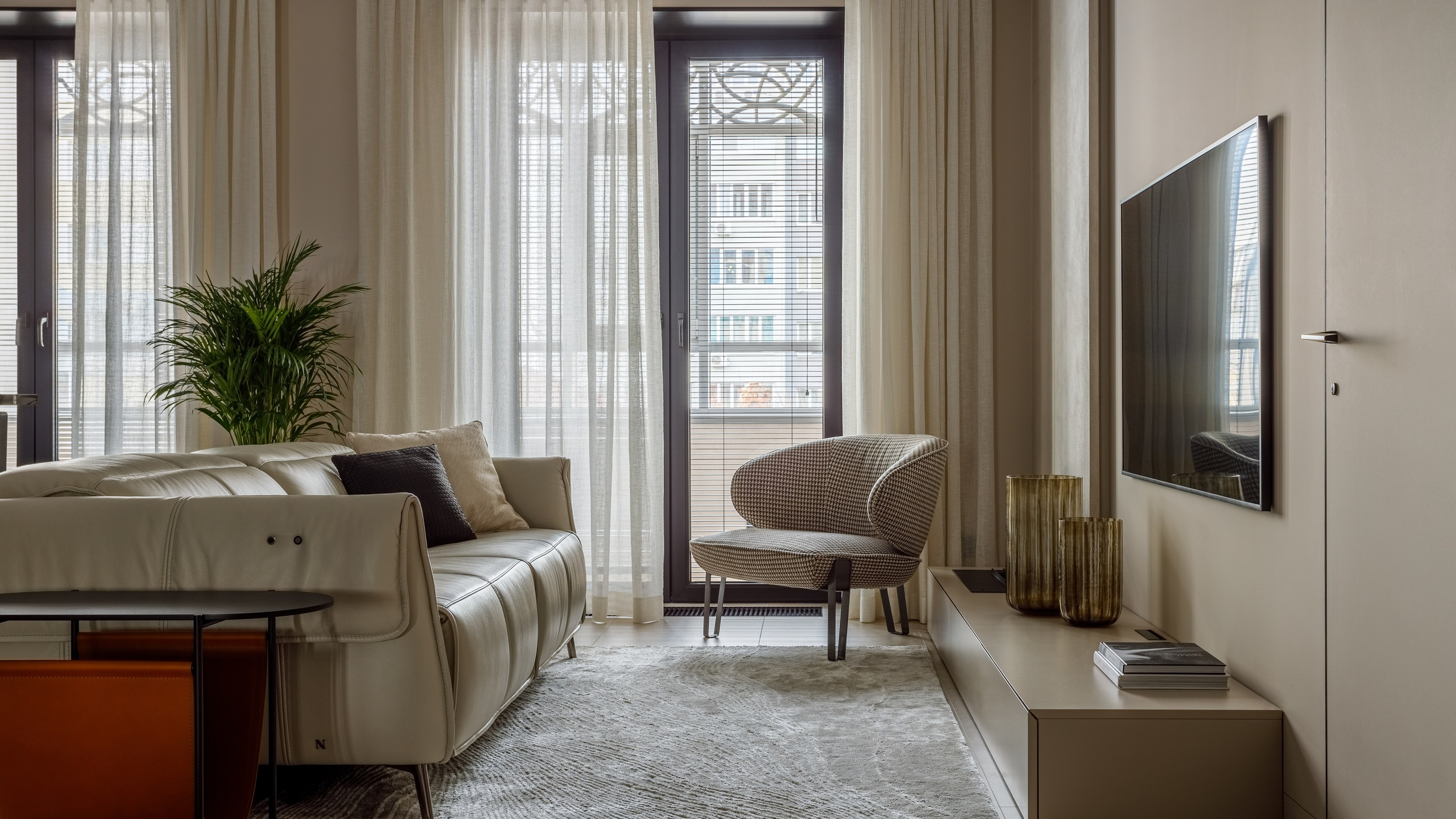 Екатерина Шипова: Квартира в историческом центре Самары с рыжими акцентами. Интерьерный фотограф Дима Птицын и стилист Дарья Копылова