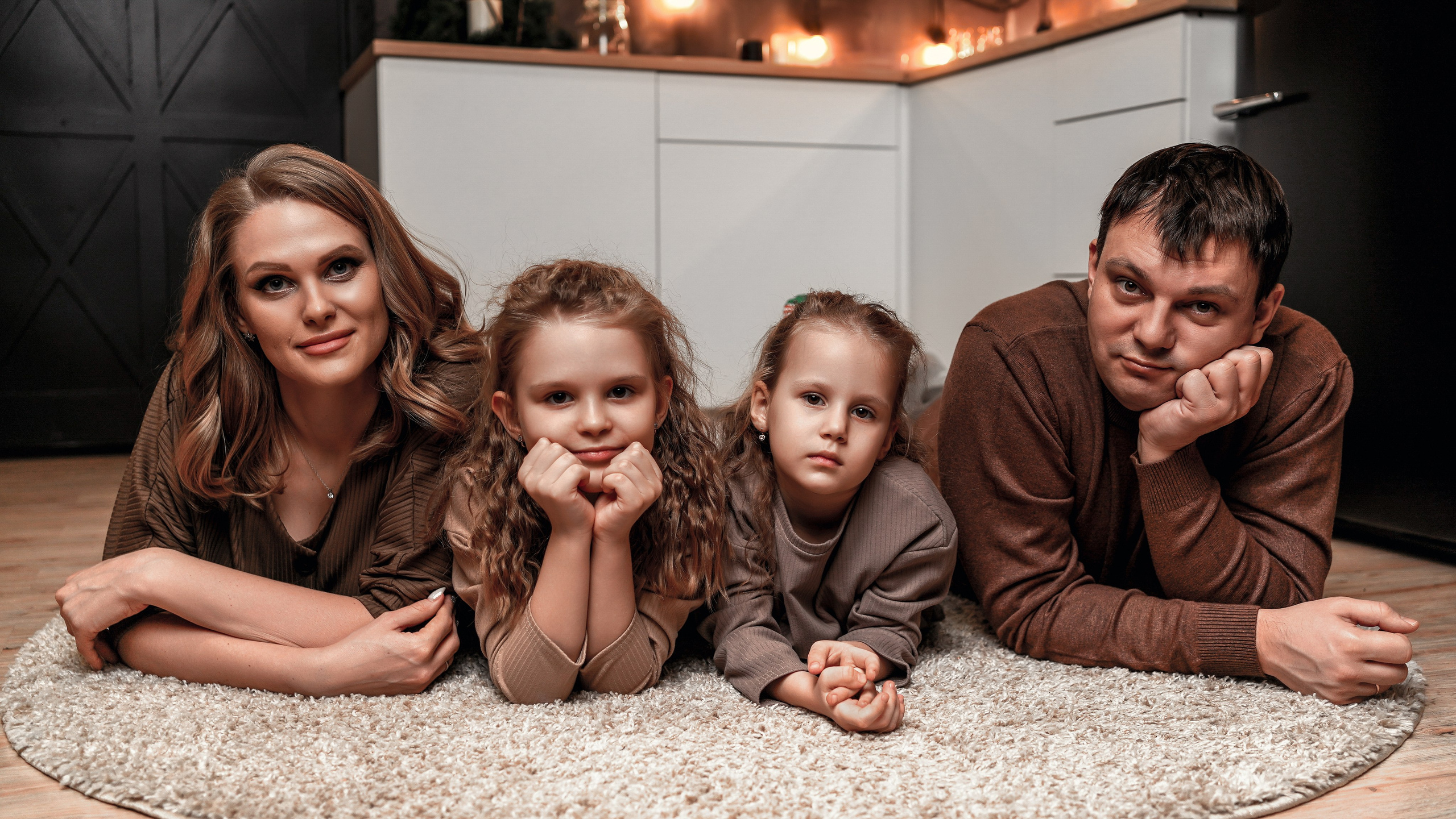 Заказать новогоднюю фотосессию в Ростове-на-дону. Свадебный фотограф в Ростове-на-Дону. Таинство Крещения и Венчания, семейные фотосессии. Алёна Чёботова