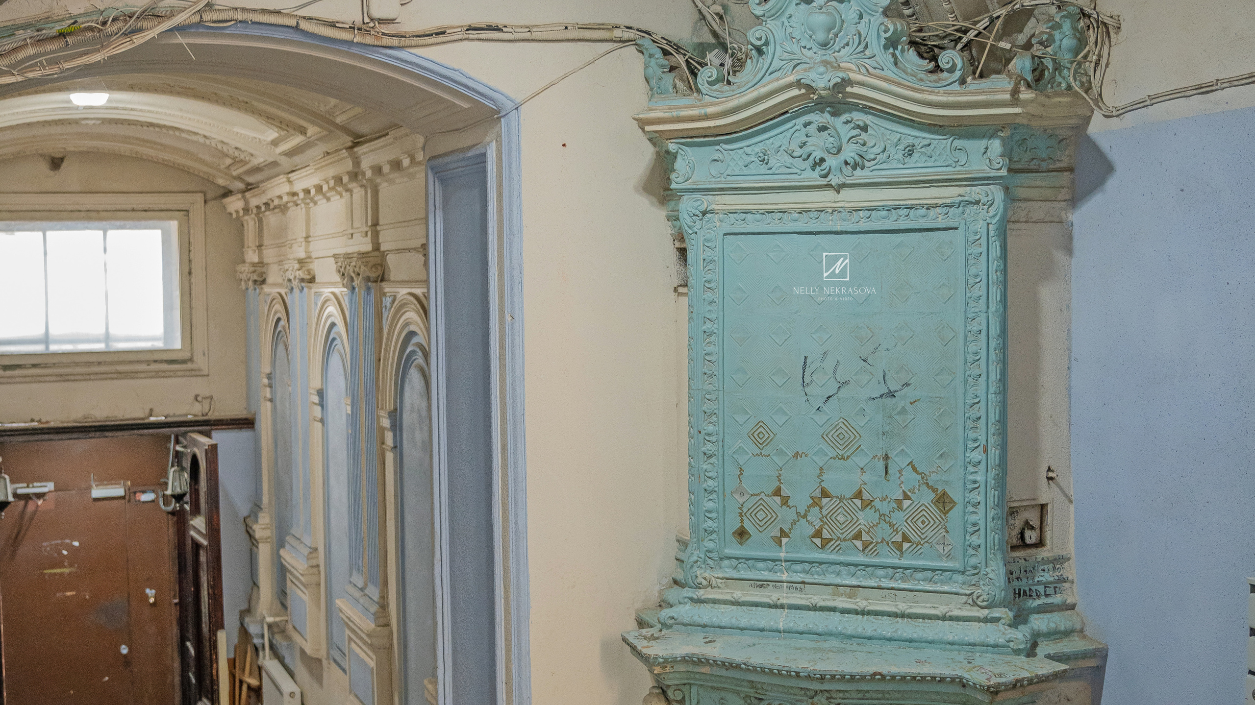 Голубая парадная в районе Чернышевской. Фотограф и искусствовед в Туле и Санкт-Петербурге Нелли Некрасова