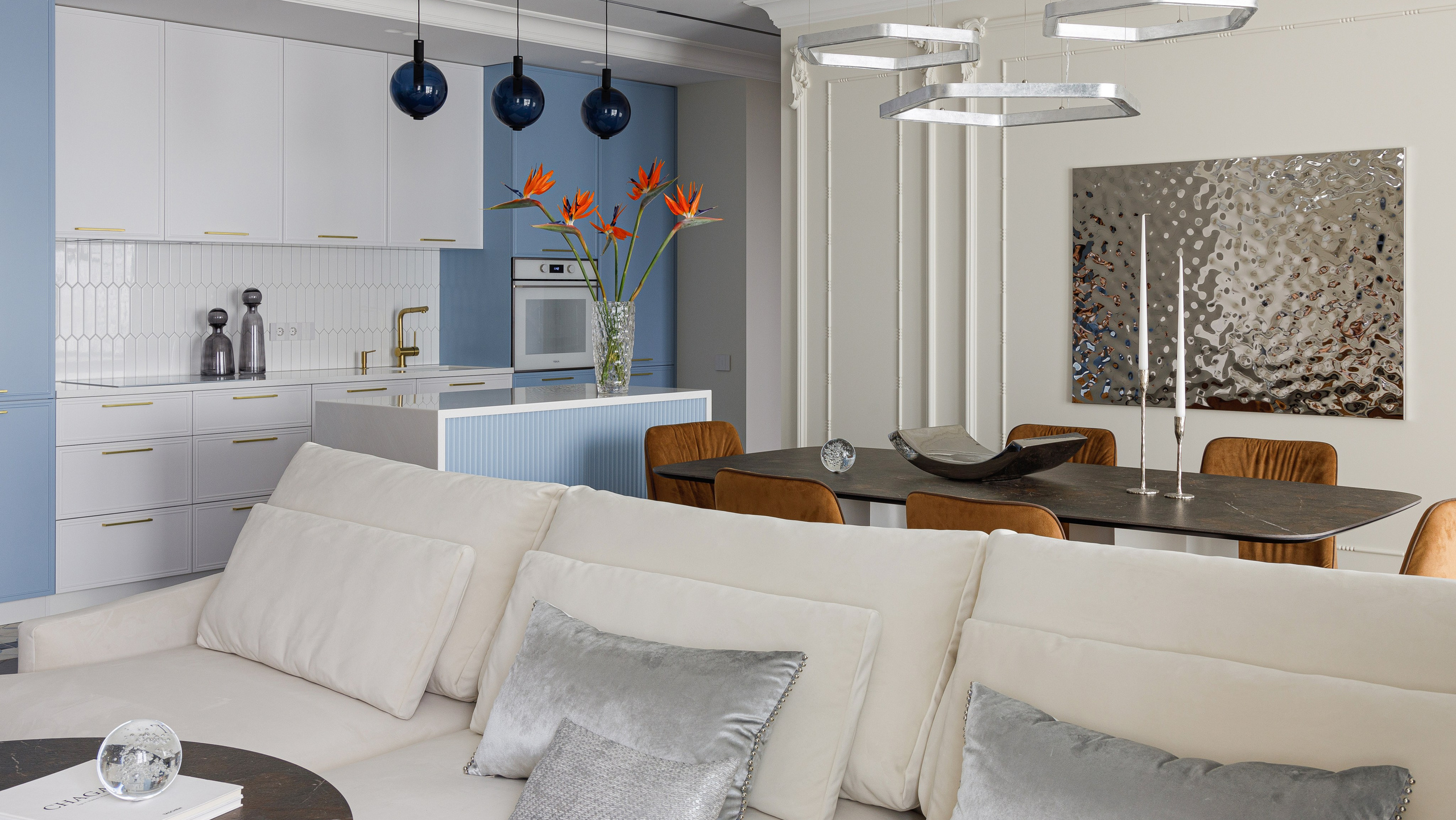 Анастасия Данилова: Квартира в голубых тонах. Интерьерный фотограф Дима Птицын и стилист Дарья Копылова