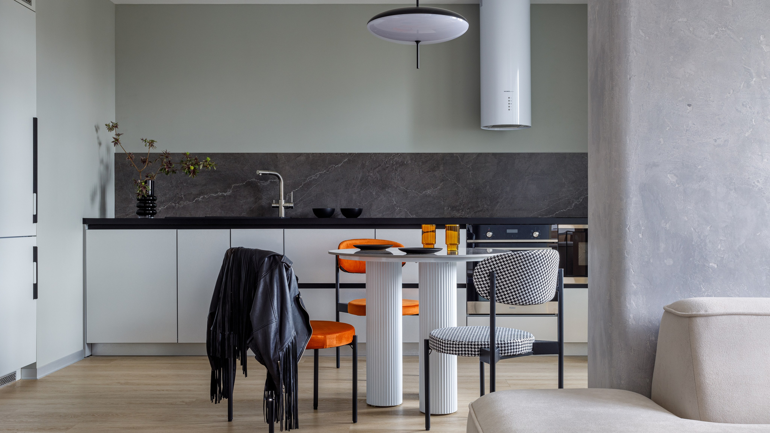 Бюро by_K_architects: Квартира 51 кв. метр для студентки в Самаре. Интерьерный фотограф Дима Птицын и стилист Дарья Копылова