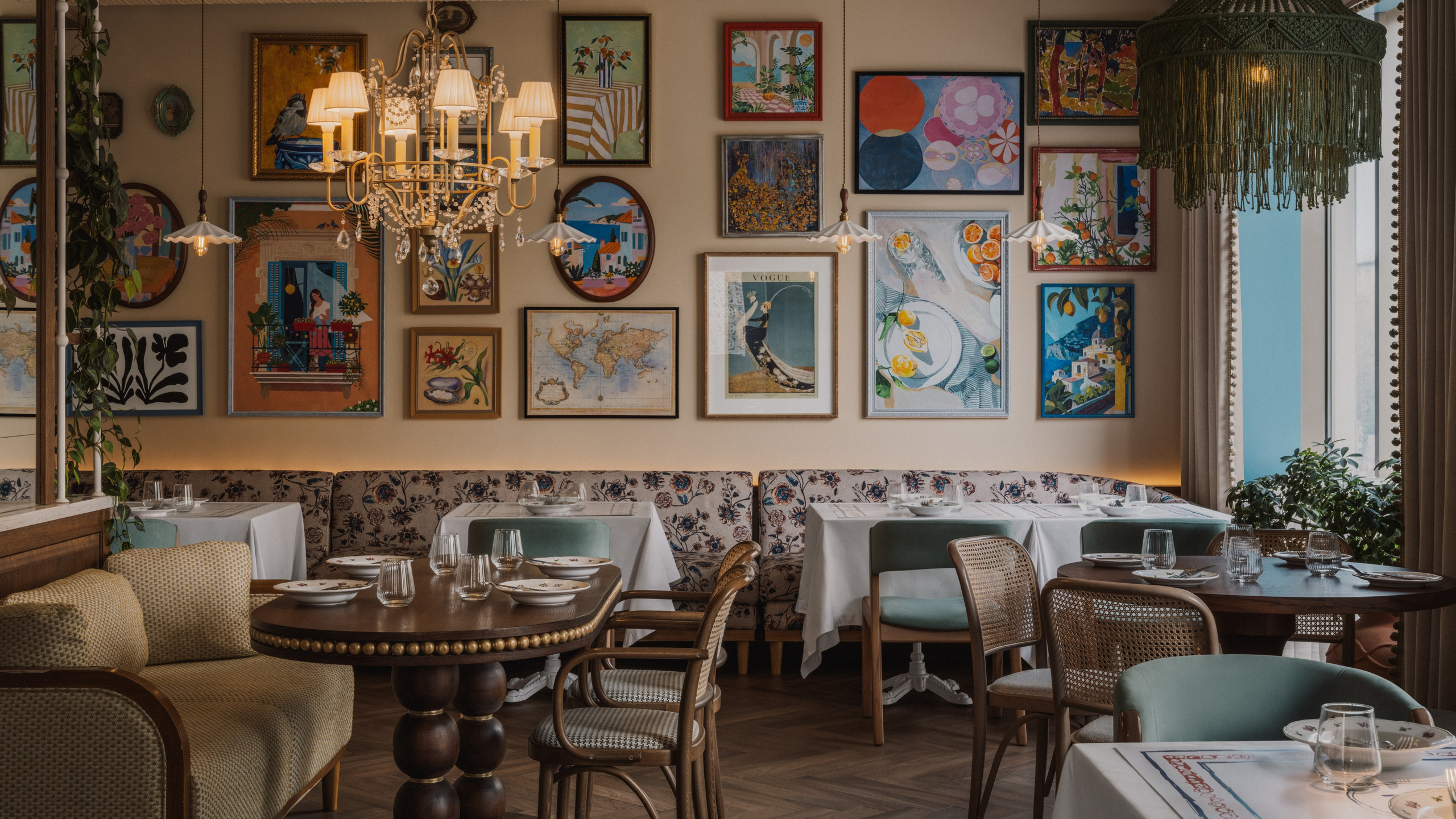 Commercial restaurant interior photography for marketing and editorial use.