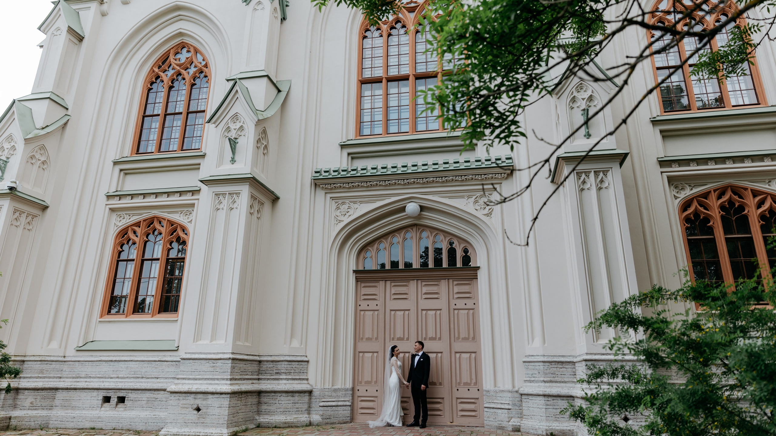 Фотосессия в Императорских Конюшнях Петергофа. Свадебный и репортажный фотограф в Санкт-Петербурге