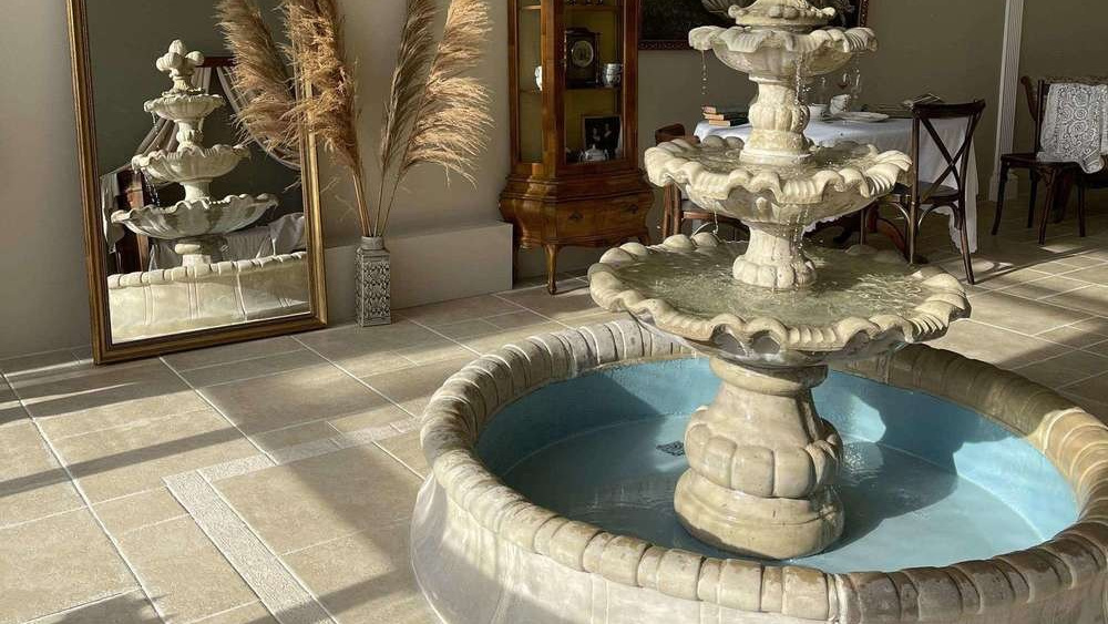 Фонтан в студии в стиле Греческой Эпохи