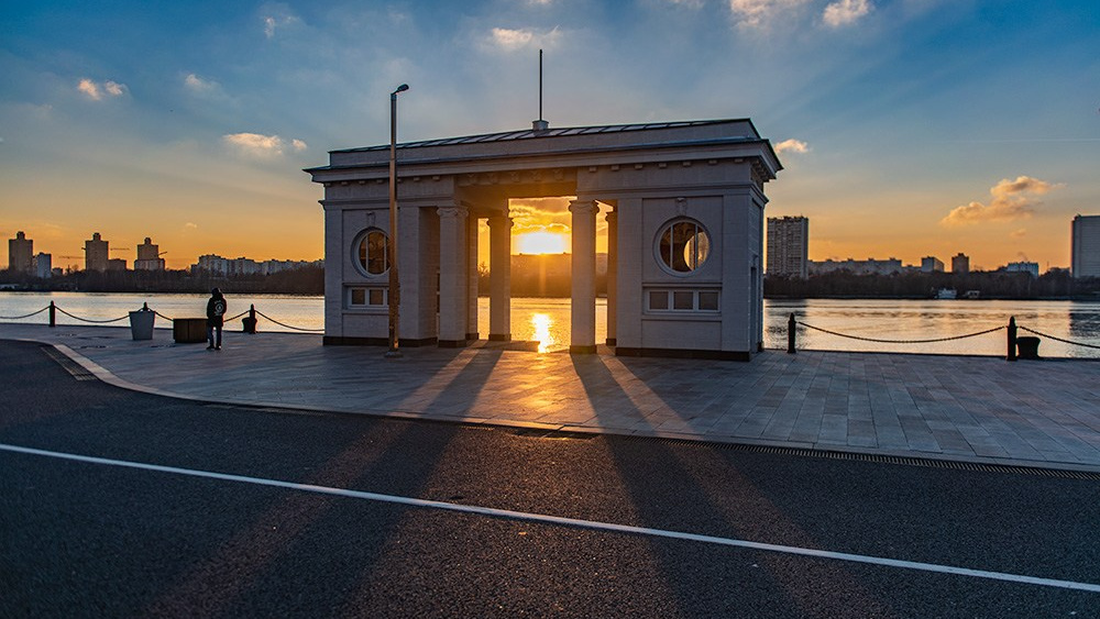 Услуги. Дмитрий Хуршудов — профессиональный фотограф в Москве. Портретная и гламурная ню (boudoir) съемка. Фотосессии в студии и на выезде