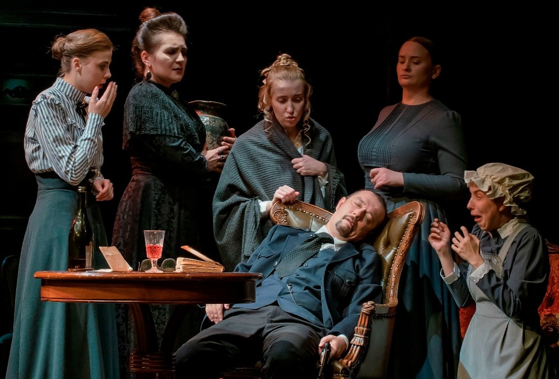 Премьера спектакля «Замок Рейвенскрофт» в пермском театре "У Моста". Журнал о самом особенном. Пермь и Пермский край