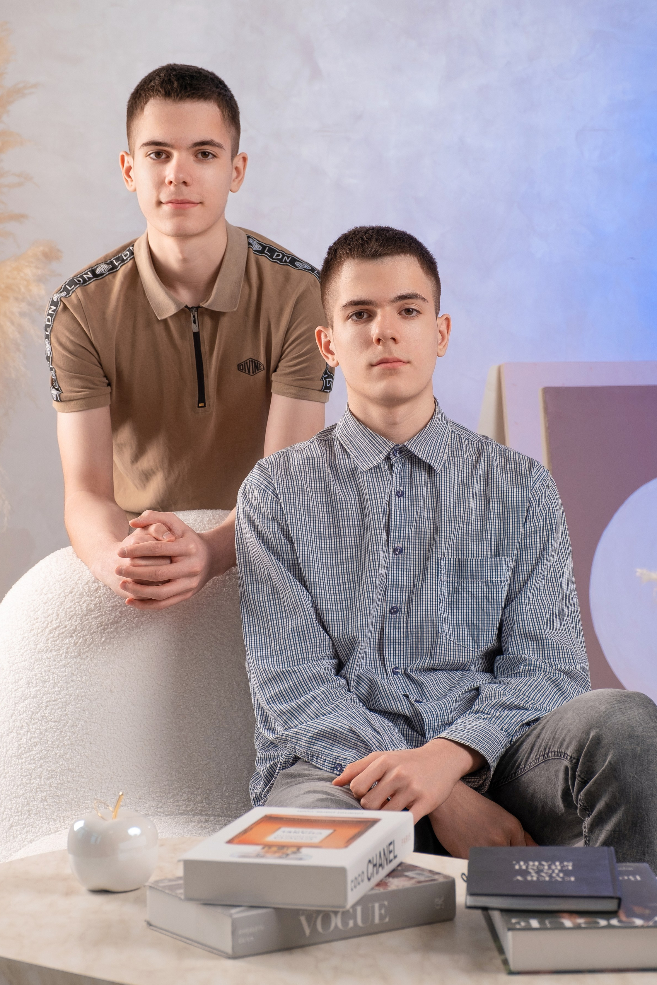 Фотосессия 11ых классов в студии «Daily Studio». Фотограф и видеограф Софья Бурляева в Санкт-Петербурге