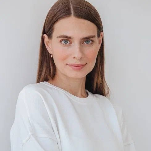 Мужчина парень необычной внешности для коммерческой съемки модель