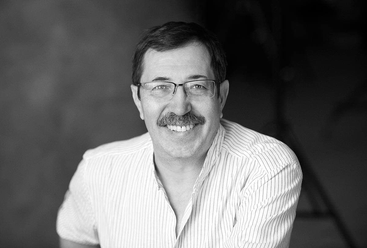 Контакты. Предметная фотосъемка антиквариата, ювелирных украшений, камнерезных изделий, картин, предметов искусства и коллекционных предметов