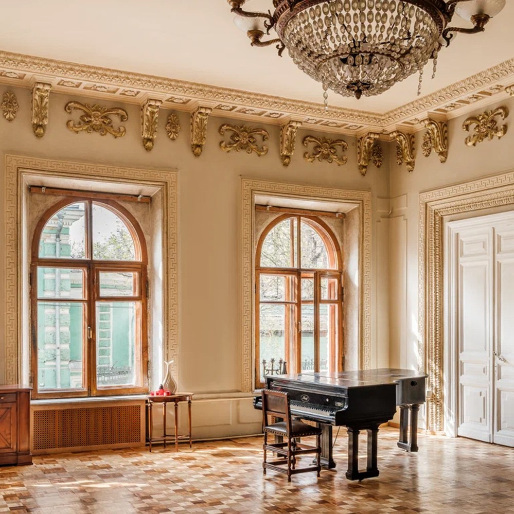 Фотосессия пианистки в театре, фотосессия для пианистки, идеи для фотосессии пианистки, креативная фотосессия с роялем, фотосессия музыканта, необычные идеи для фотосессии, фотосессия в театре, rina_sphoto, Катерина Сысуева, Рина Сысуева, фотограф в Москве, бренд-фотограф, женское фото, 21 kult