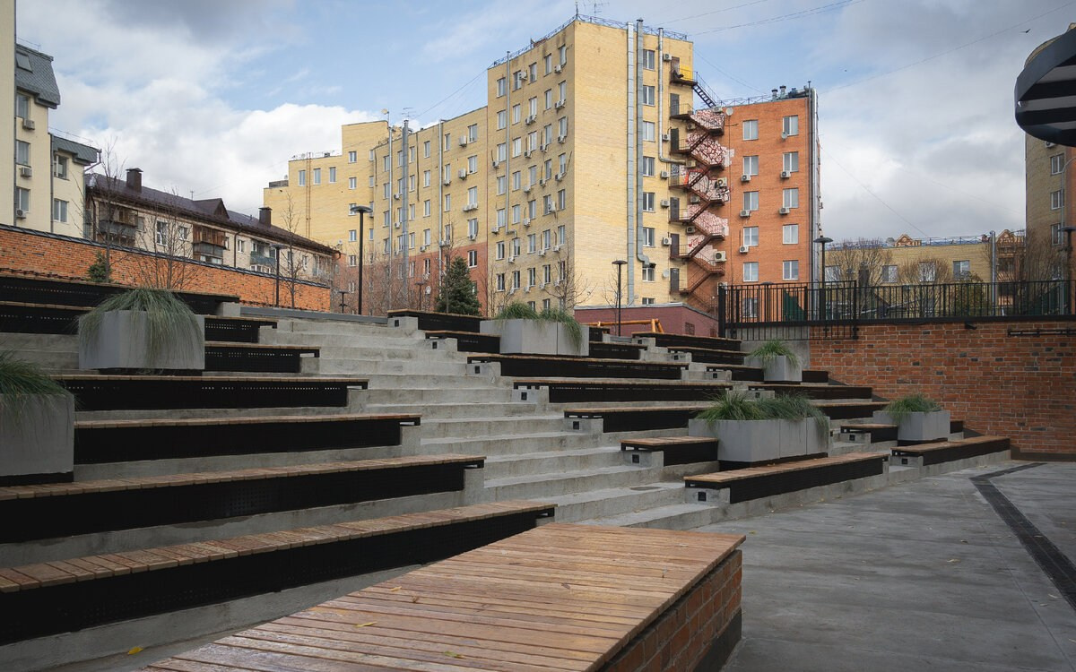 Сквер с амфитеатром вместо парковки