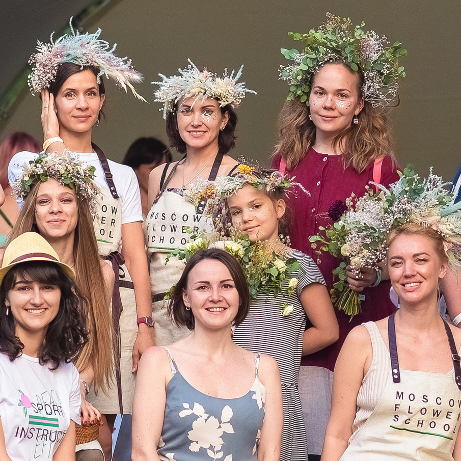 Фотосъёмка для женского журнала: девичник и флористы