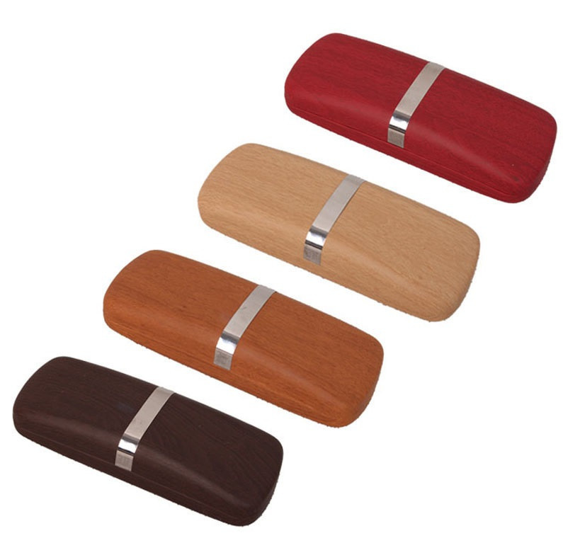 Дополнительные аксессуары для очков. Оптика для всей семьи Оптик Сторис в Москве